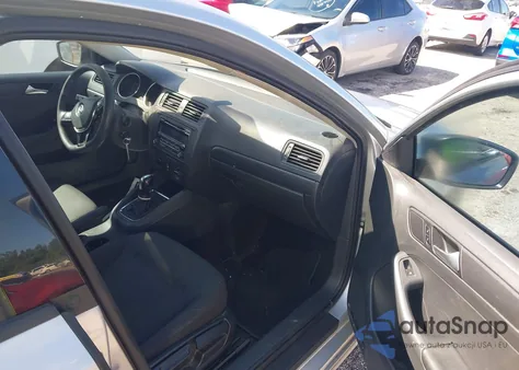 2015 Volkswagen Jetta 2.0L S z USA, uszkodzony, nr VIN 3VW2K7AJ2FM260180